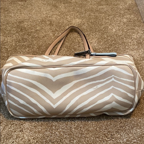 Coach Tan and Cream Tote Bag - Picture 7 of 11